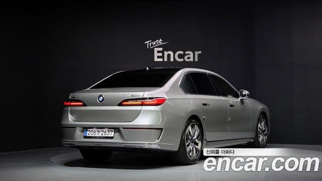 BMW 7시리즈 (G70) 740i xDrive Classic серебристый Edition, 2024 2