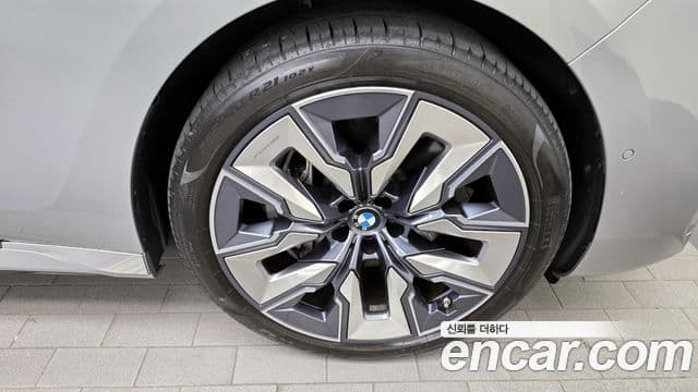 BMW 7시리즈 (G70) 740i xDrive Classic серебристый Edition, 2024 все фото