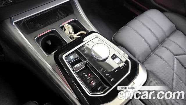 BMW 7시리즈 (G70) 740i xDrive Classic серебристый Edition, 2024 9