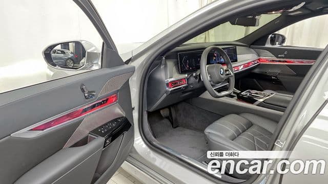 BMW 7시리즈 (G70) 740i xDrive Classic серебристый Edition, 2024 10