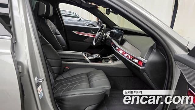 BMW 7시리즈 (G70) 740i xDrive Classic серебристый Edition, 2024 11