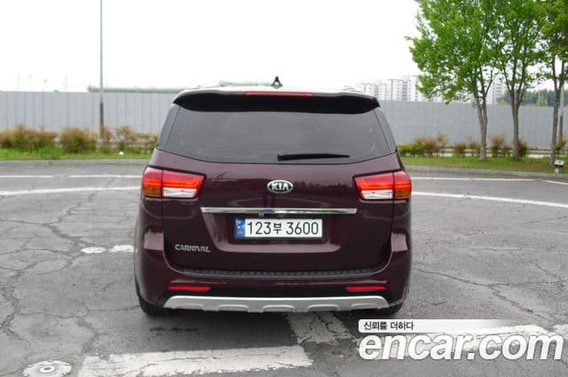 Kia All New Carnival Prestige, 2015 4