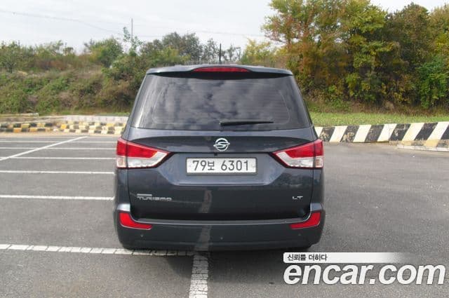 KG모빌리티(SsangYong) Korando 투리스모 4WD LT 11인승, 2015 3