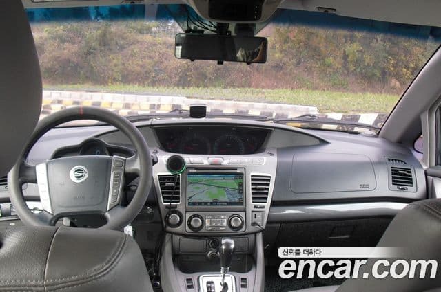 KG모빌리티(SsangYong) Korando 투리스모 4WD LT 11인승, 2015 7