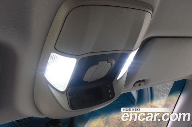 KG모빌리티(SsangYong) Korando 투리스모 4WD LT 11인승, 2015 11