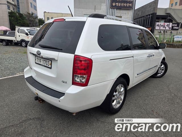Kia Carnival R Premium, 2013 4