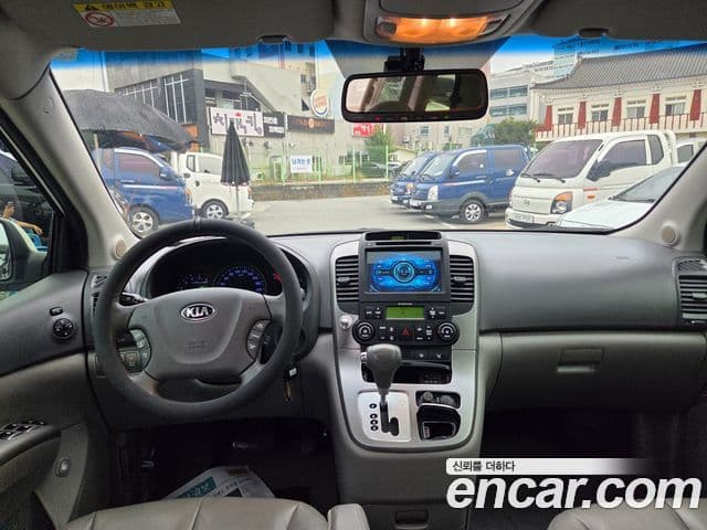 Kia Carnival R Premium, 2013 8
