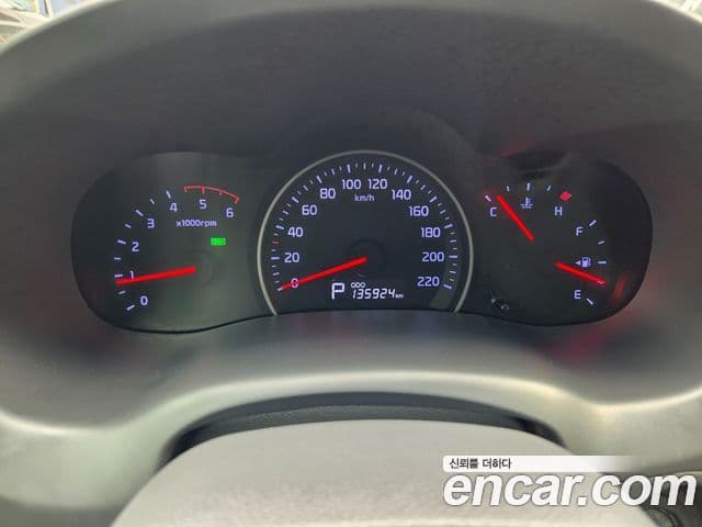 Kia Carnival R Premium, 2013 9
