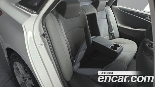 Hyundai YF Sonata Y20 Grand, 2010 13