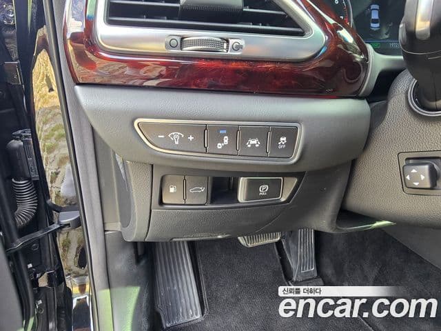 Genesis EQ900 Prestige, 2016 9