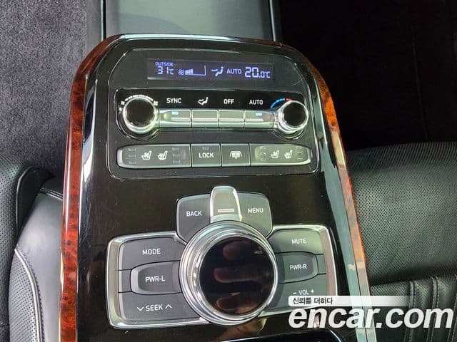 Genesis EQ900 Prestige, 2016 16