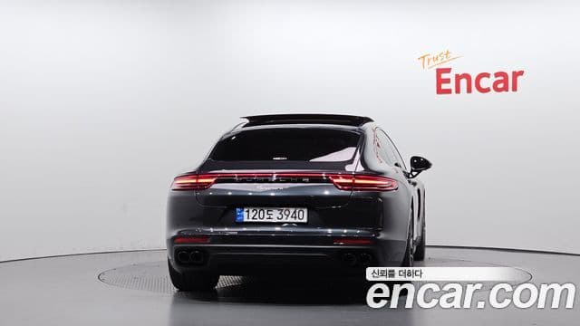 Porsche Panamera (971), 2018 4