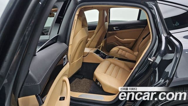 Porsche Panamera (971), 2018 12