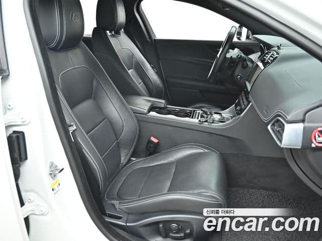 Jaguar XE 3.0 SC S, 2016 10
