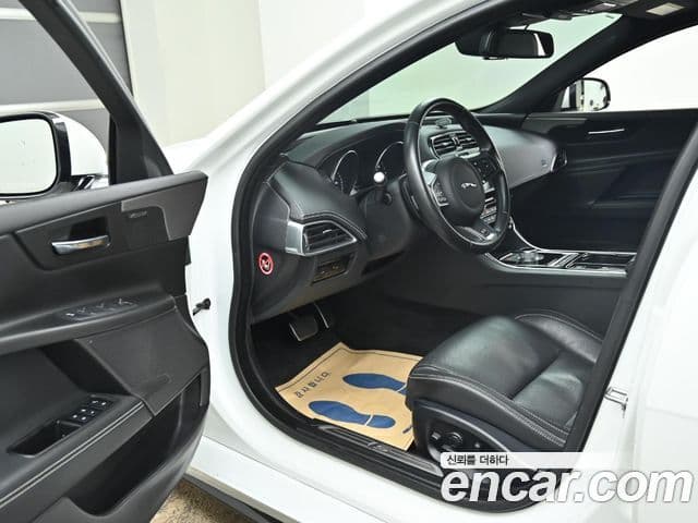 Jaguar XE 3.0 SC S, 2016 11