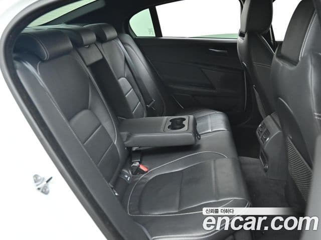 Jaguar XE 3.0 SC S, 2016 12