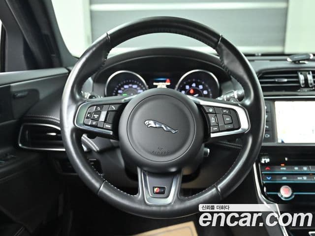 Jaguar XE 3.0 SC S, 2016 13