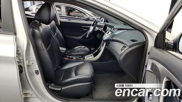 Hyundai Avante MD Premier, 2012 11