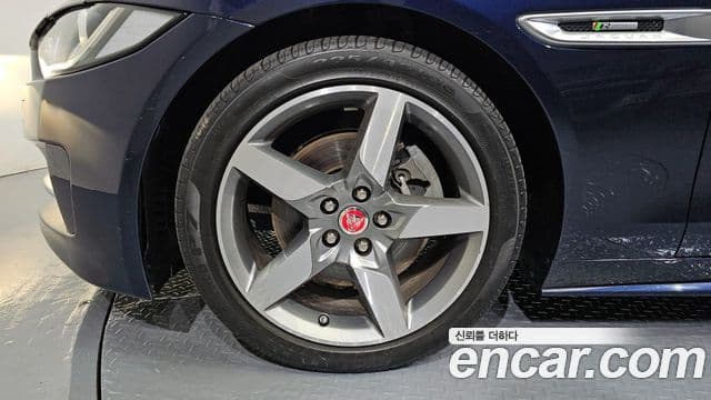 Jaguar XE 20d R스포츠, 2016 все фото