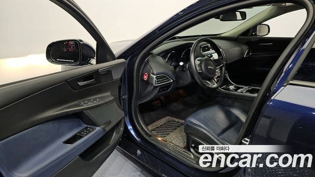 Jaguar XE 20d R스포츠, 2016 10