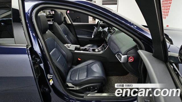 Jaguar XE 20d R스포츠, 2016 12