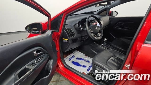 Kia All New Pride Luxury, 2012 10