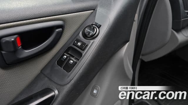 Hyundai Grand Starex CVX Deluxe, 2016 17