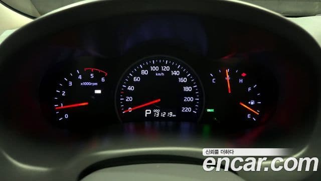 Kia Carnival R Premium, 2012 8