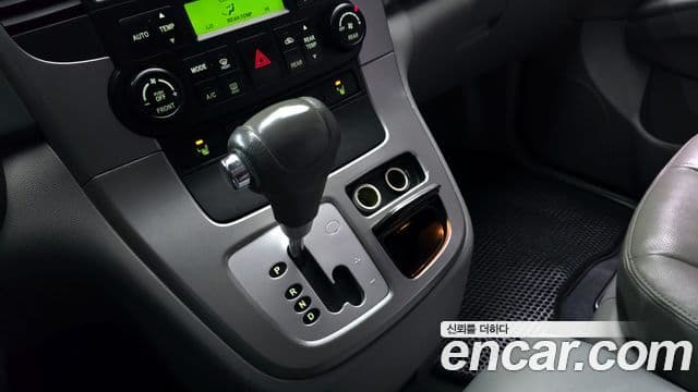 Kia Carnival R Premium, 2012 9