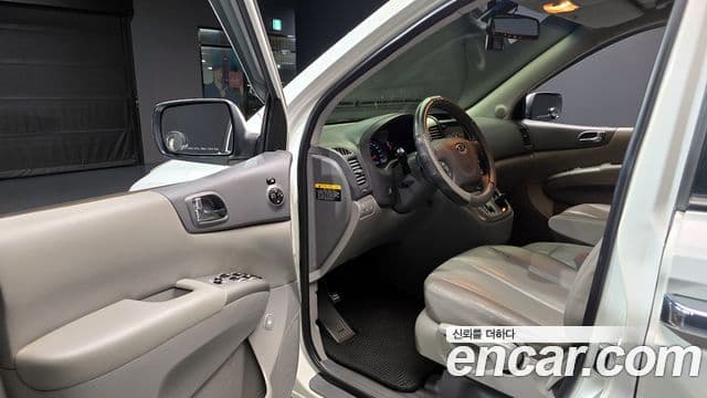 Kia Carnival R Premium, 2012 11