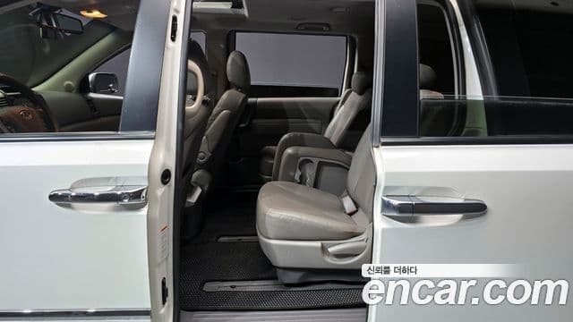 Kia Carnival R Premium, 2012 12