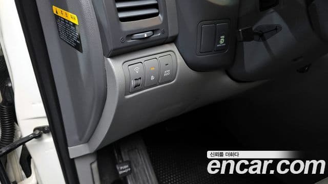 Kia Carnival R Premium, 2012 13