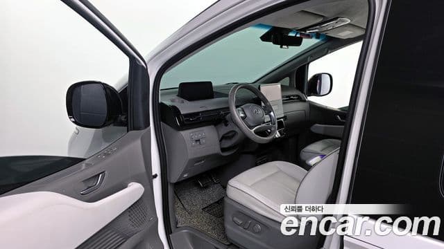 Hyundai Staria лимузин, 2023 10