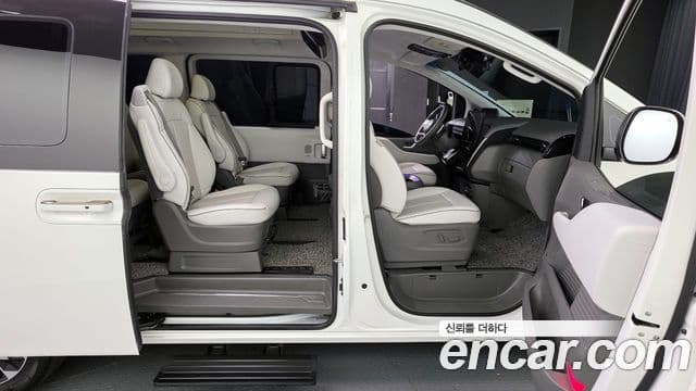 Hyundai Staria лимузин, 2023 20