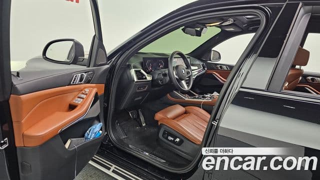BMW X7 (G07) xDrive 40d M Sport 6인승, 2025 10