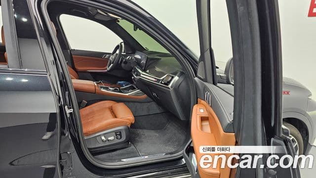 BMW X7 (G07) xDrive 40d M Sport 6인승, 2025 11