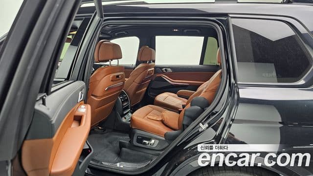 BMW X7 (G07) xDrive 40d M Sport 6인승, 2025 12