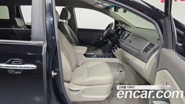 Kia All New Carnival Luxury, 2016 11