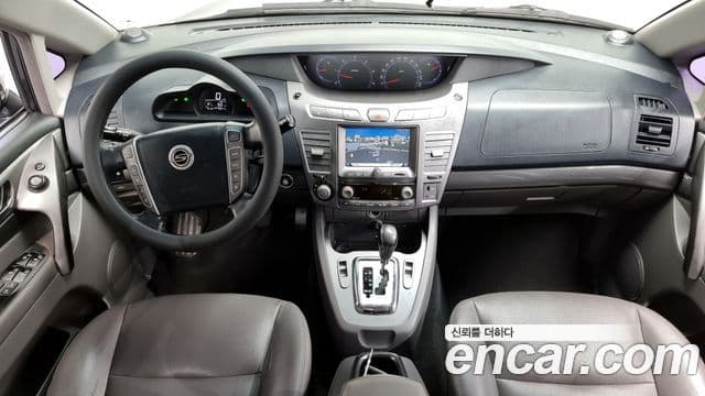 KG모빌리티(SsangYong) Korando 투리스모 4WD GT 9인승, 2014 7