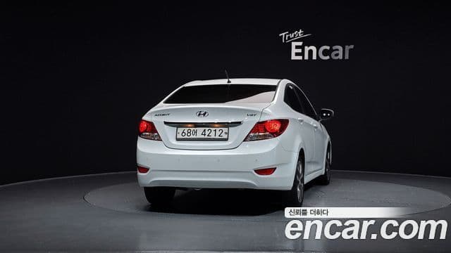 Hyundai Accent(новый кузов / новое поколение) Premium, 2015 4