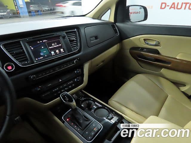Kia All New Carnival Luxury, 2015 12