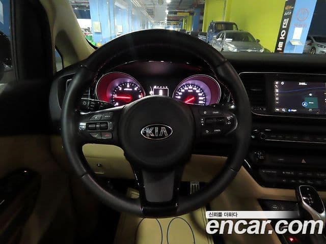 Kia All New Carnival Luxury, 2015 14