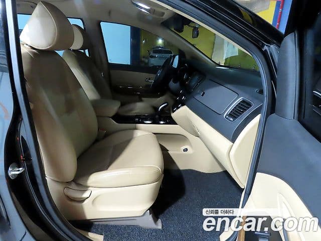 Kia All New Carnival Luxury, 2015 16