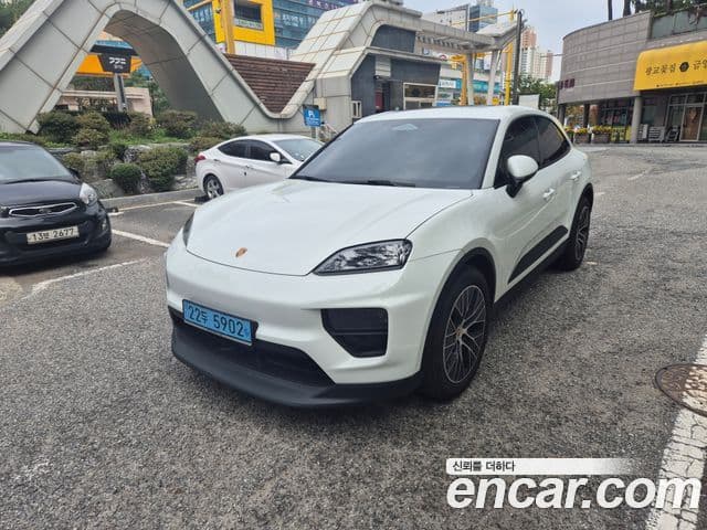 Porsche Macan EV 4S, 2025 1