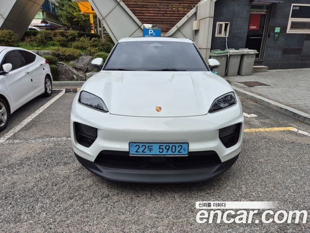 Porsche Macan EV 4S, 2025 2