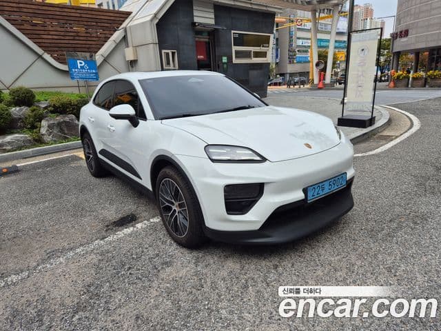 Porsche Macan EV 4S, 2025 3