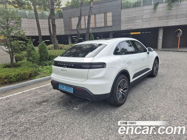 Porsche Macan EV 4S, 2025 4