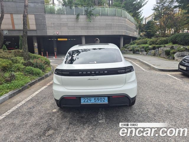 Porsche Macan EV 4S, 2025 6