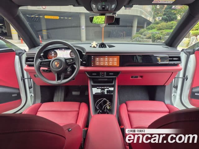 Porsche Macan EV 4S, 2025 8