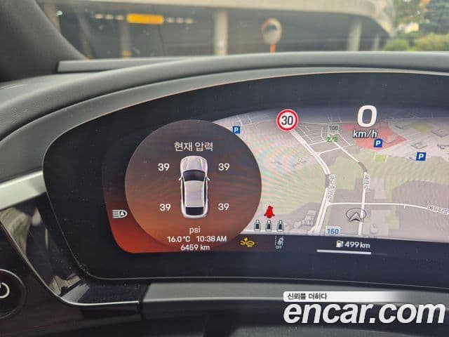 Porsche Macan EV 4S, 2025 9